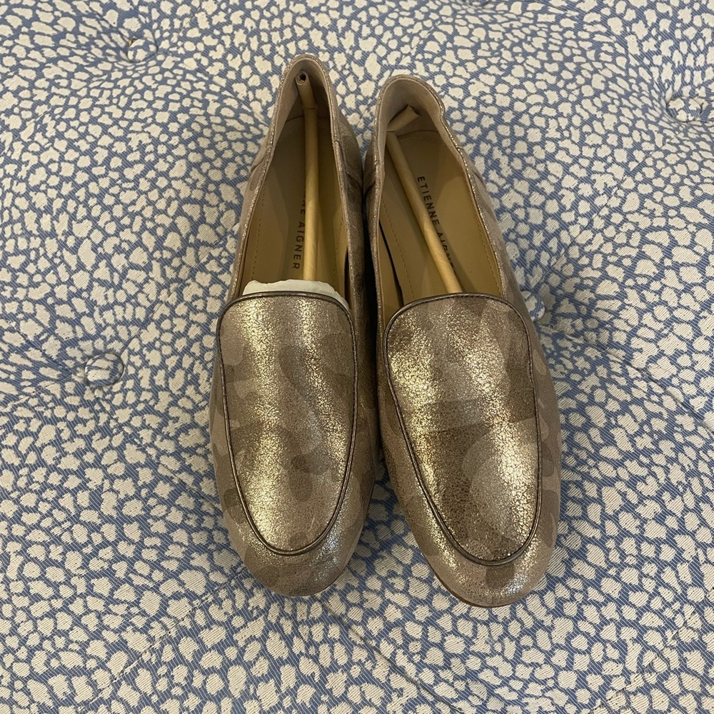 Etienne Aigner metallic flats